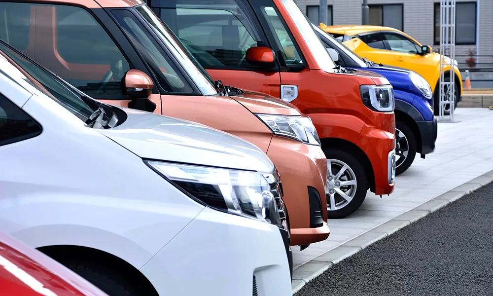 在庫している車両を丁寧にご案内